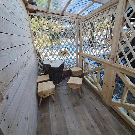 Maly Nad Rzeka, 381 Lacko *